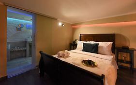 Regina Elisabeta Duplex-Style Studios: Cozy Haven In The City Center